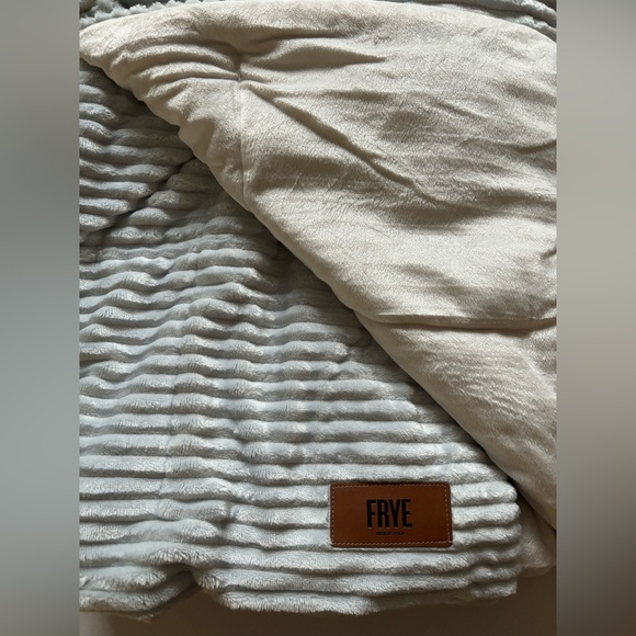 FRYE Corduroy Plush Blanket Throw -Powder Blue/Cream -TH4738GD-9101 -50" x 60" - Picture 7 of 10